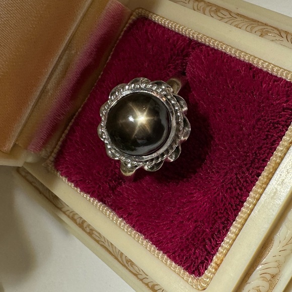 RARE! Star Sapphire Estate Ring 18K Gold Size about 7.5 Genuine Black Sapphire - Picture 13 of 17
